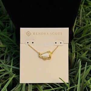 Kendra Scott Cheer Gold Short Pendant Necklace in White Mother-of-Pearl